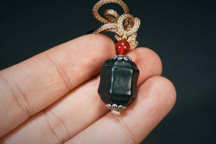 上海都达杂项专场五十六【全场包邮】  天然和田玉青玉六角珠挂件 附鉴定证92-60书