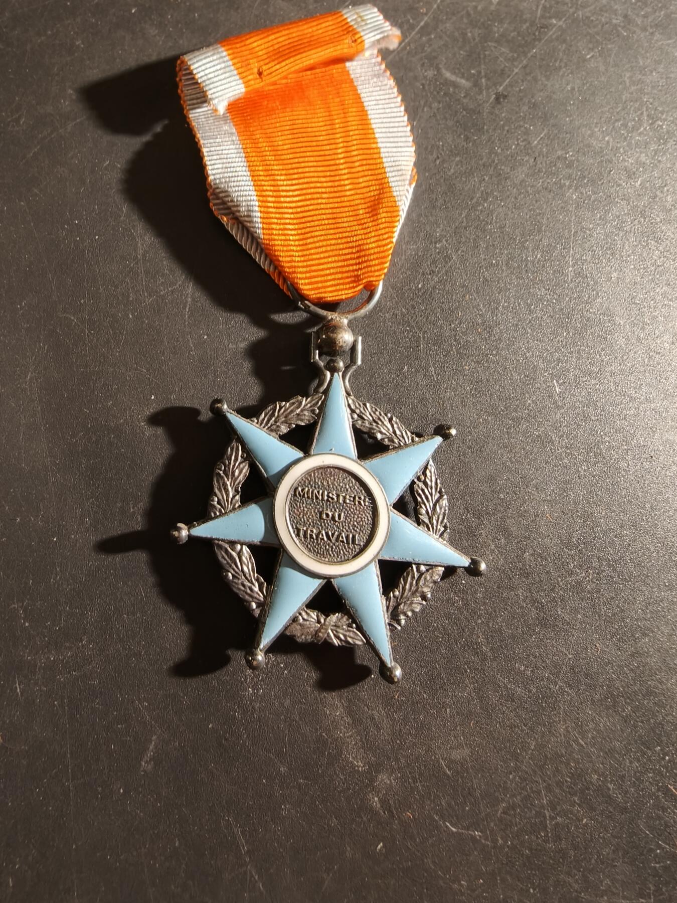 老王徽章第186期 法国骑士级社会功绩勋章   带纸盒