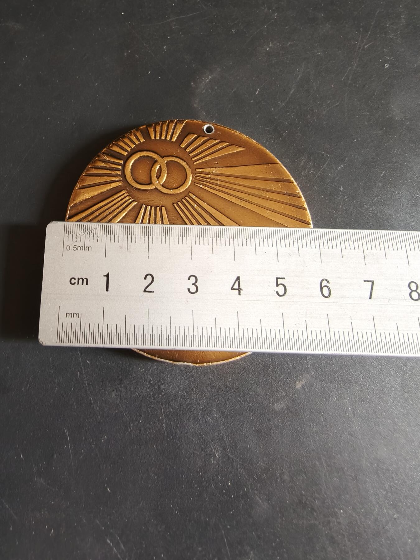 老王徽章第186期 苏联婚礼纪念章    直径60mm    重量28.6g