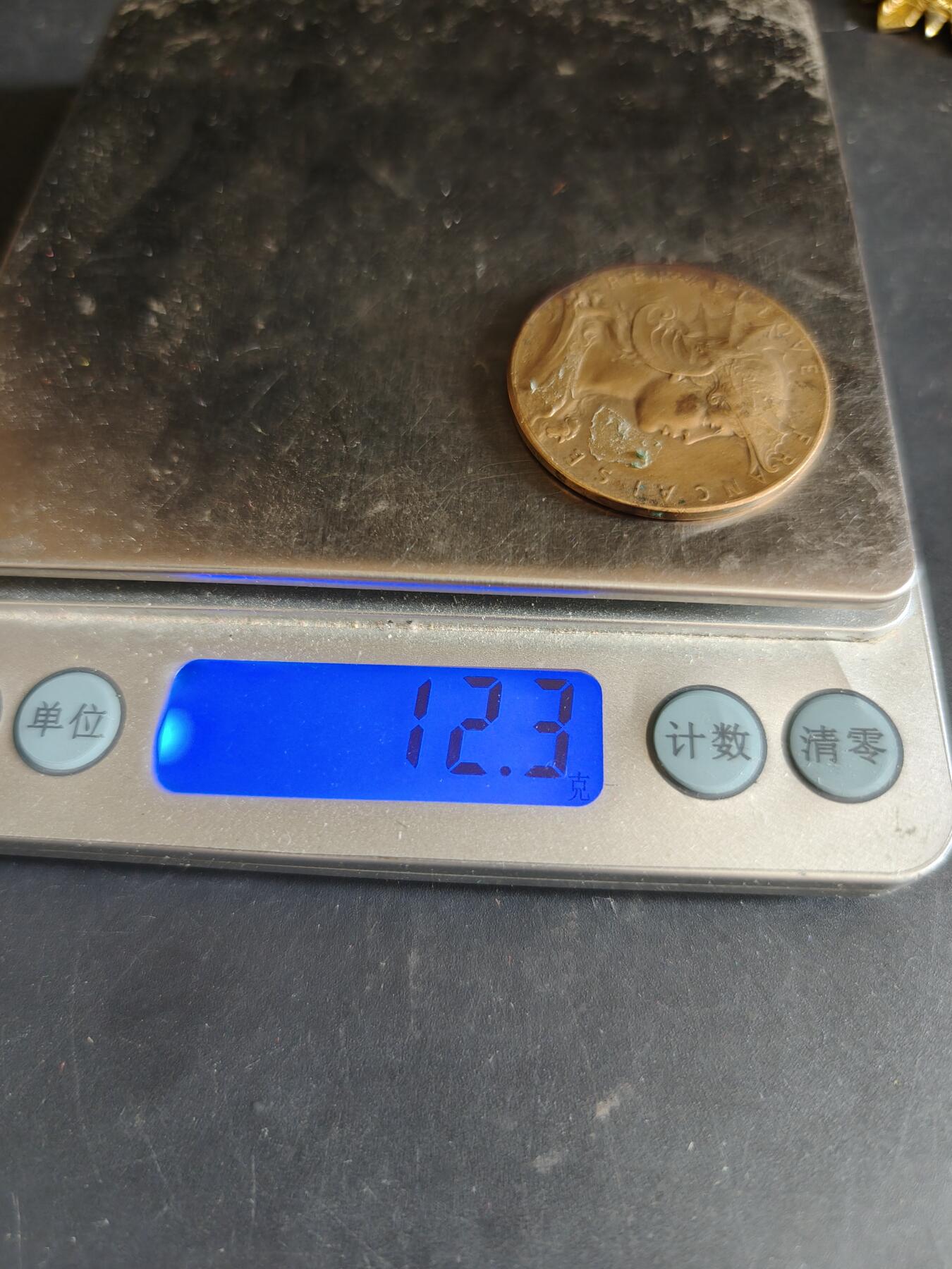 老王徽章第186期 法国战争部射击竞赛大铜章    大师杜布瓦作品   戎装玛丽安娜     直径32mm    重量12.3g