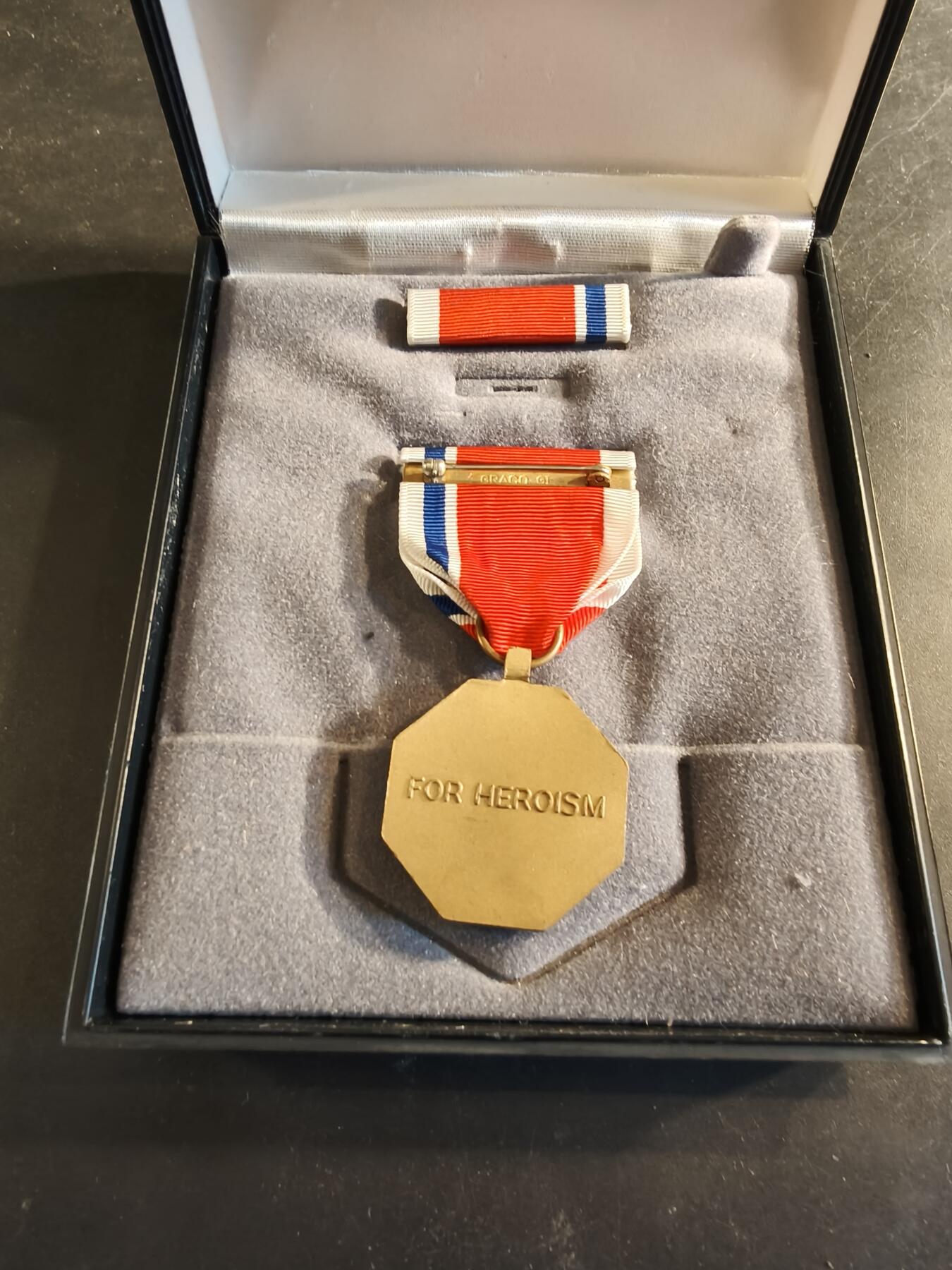 老王徽章第186期 美国海岸警备队勇气奖章 原盒带略和珐琅略 少见全套