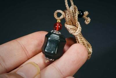 上海都达杂项专场90【全场包邮】  天然和田玉青玉六角珠挂件 附鉴定证92-60书