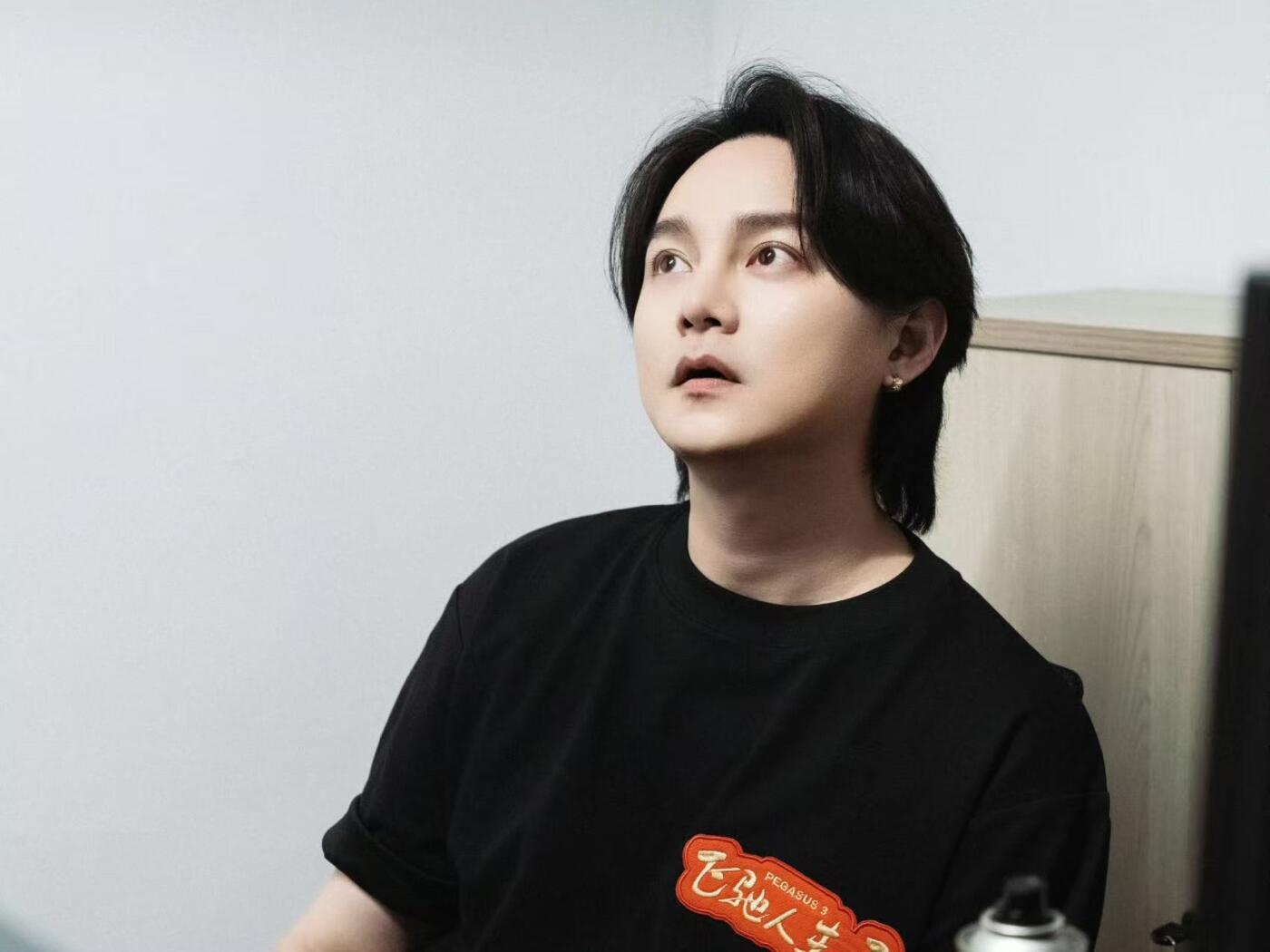 零元拍：导演韩寒，主演沈腾、尹正、魏翔、黄景瑜合签《飞驰人生3》CINITY海报！尺寸：417/296