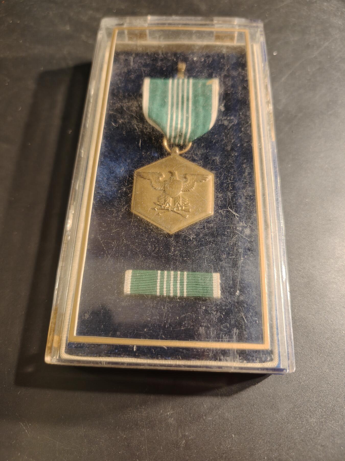 老王徽章第186期 美国陆军军事功绩奖章 原盒带略和珐琅略 少见全套   