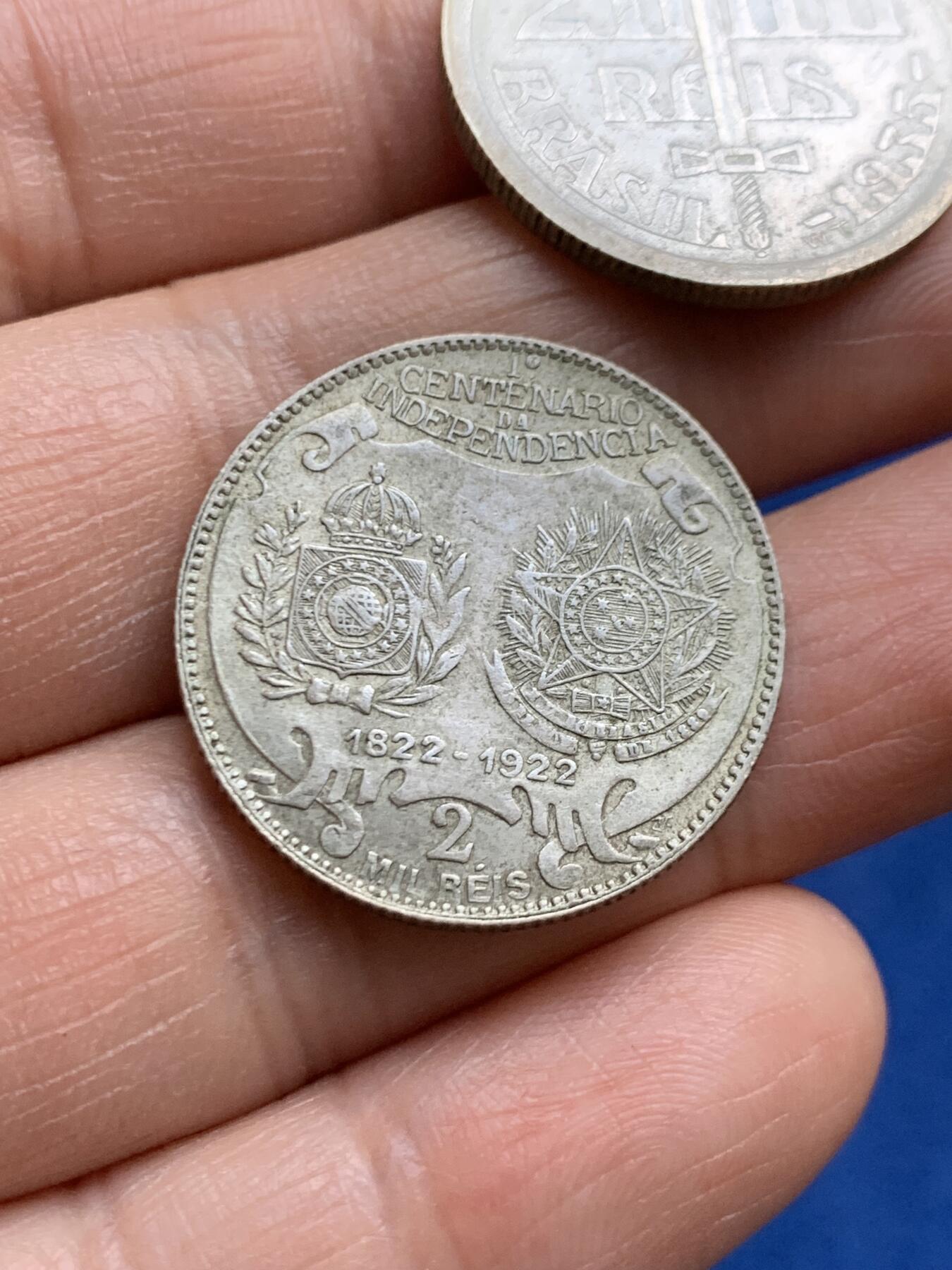 《竞宝斋》第469场 周日，周一 2场连拍 （全场包邮）欢迎送拍 两枚一组 巴西1935年卡希亚斯公爵2000瑞斯银币+巴西1922年独立一百周年银币