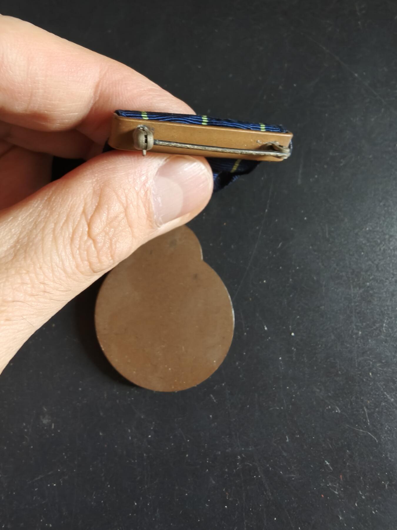 老王徽章第186期 美国海军步枪精确射手奖章   二战时期铜挂   少见版本