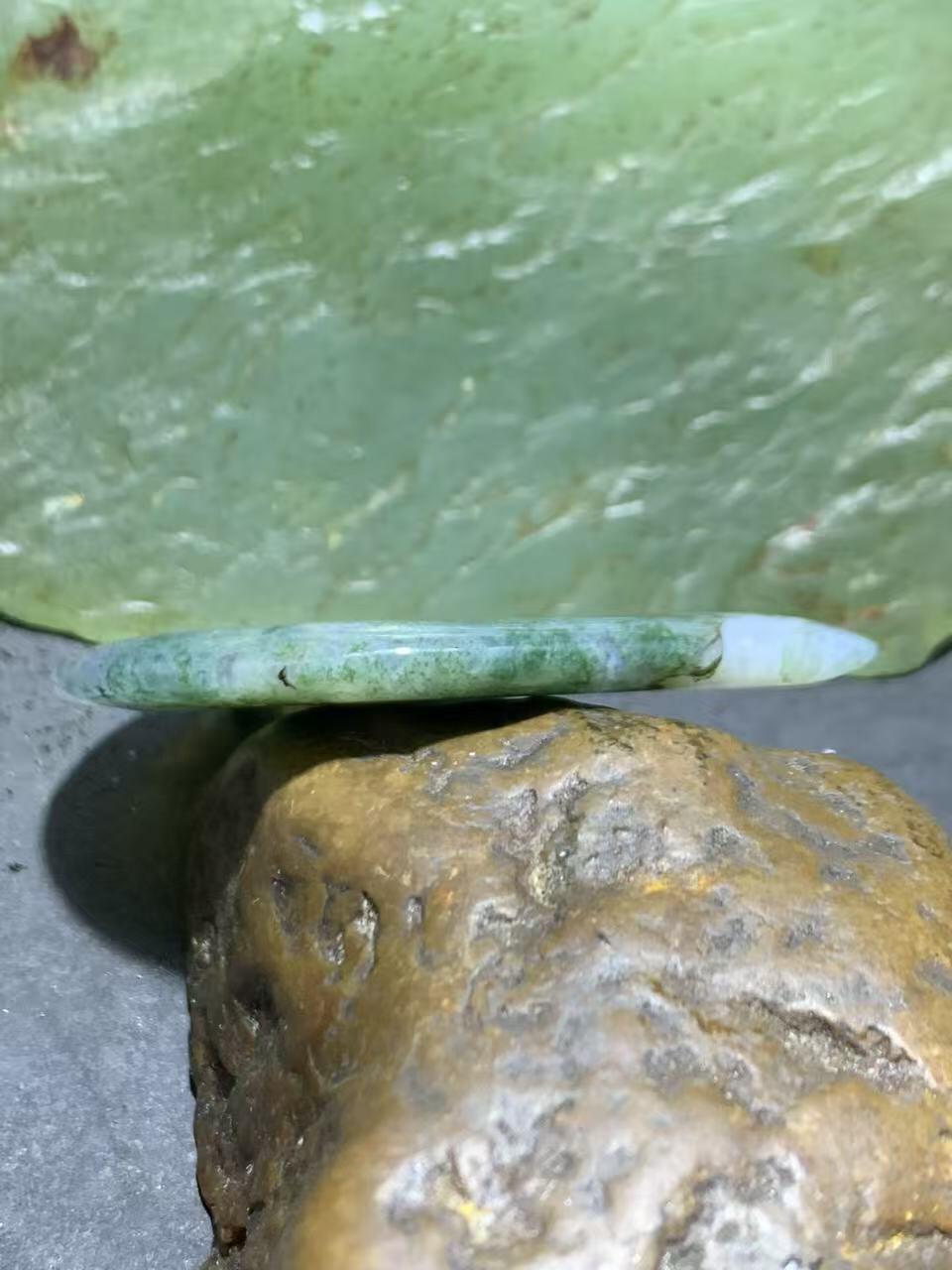 精美冰透水草玛瑙吊坠一个，