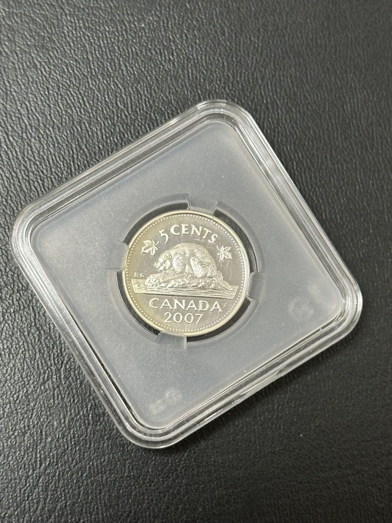 丙午马年三月第二场 精品更新 加拿大2007年精制银币 535克925高银！。此枚为加拿大精致高含银量品种，仅与流通币重量材质不同，价格相差悬殊！近期银价震荡，值得投资！藏家出品带小圆盒
