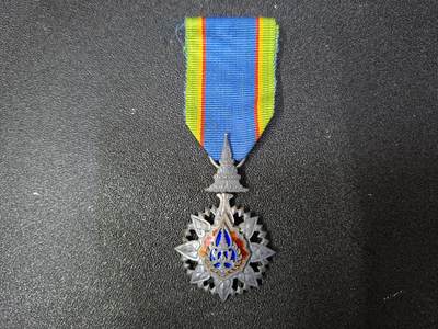 西秦中古拍卖第八十期  - 泰国骑士级皇冠勋章 银制