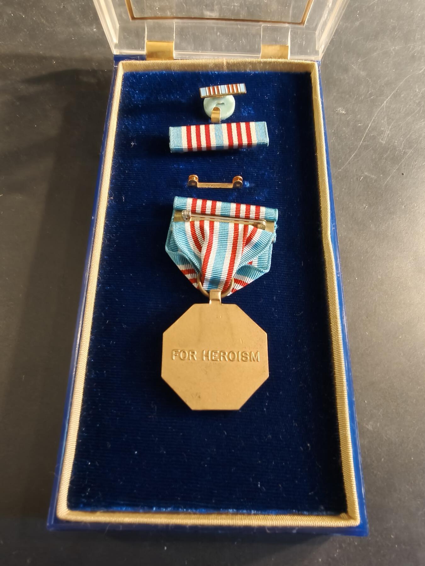 老王徽章第186期 美国海岸警备队勇气奖章 原盒带略和珐琅略 少见全套
