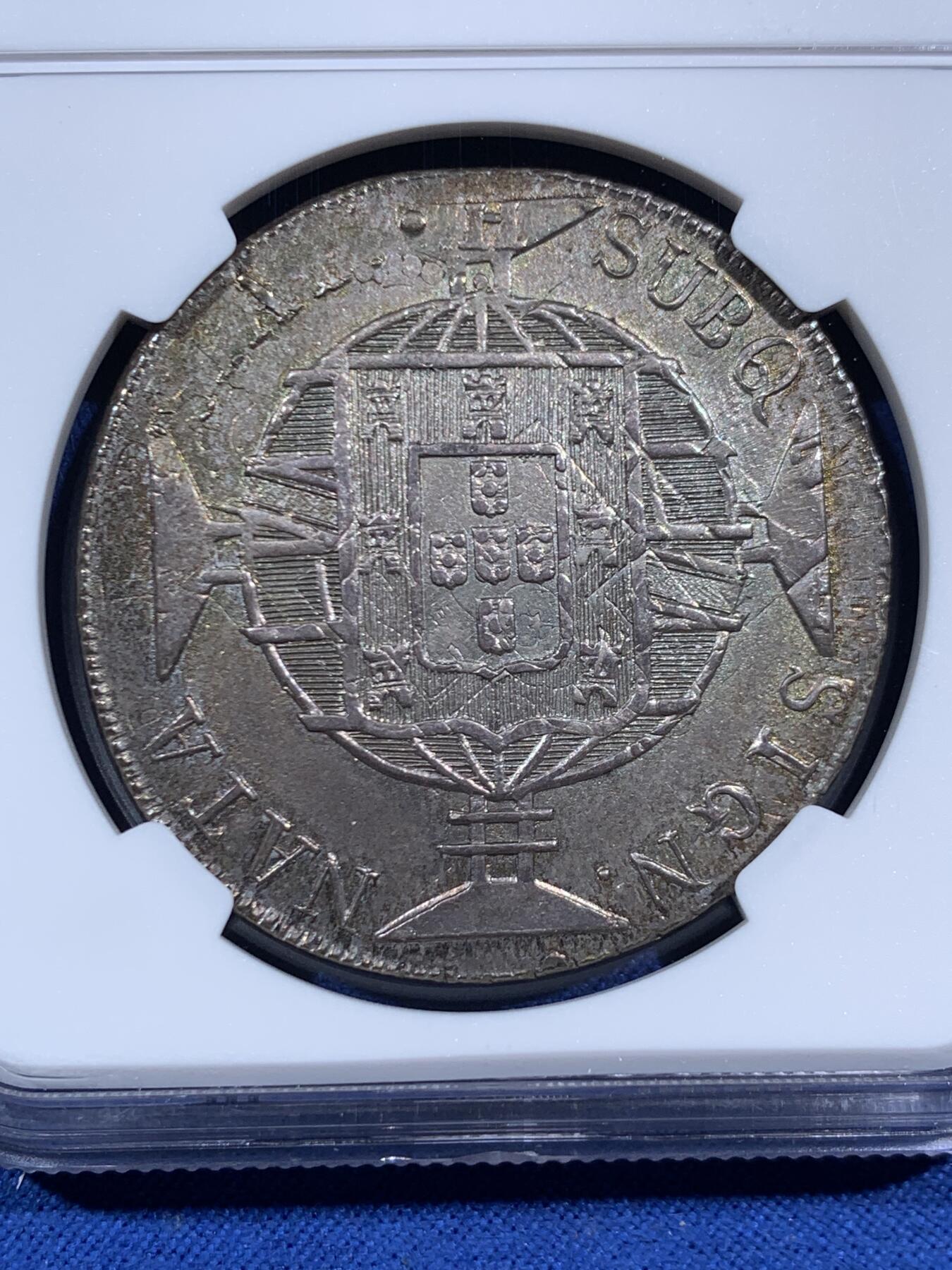 《竞宝斋》第469场 周日，周一 2场连拍 （全场包邮）欢迎送拍 NGC UNC 葡属巴西 1820年 960瑞斯大银币 币面丝滑 淡五彩包浆 严评出分概率高