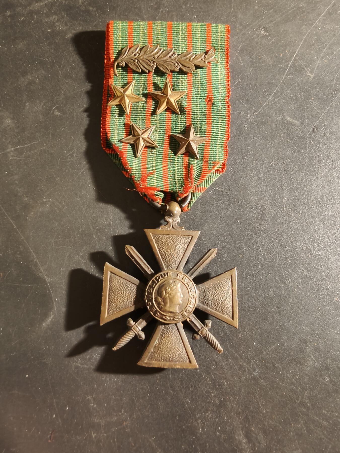老王徽章第186期 法国1918版战争十字奖章   一颗铜棕榈、4颗铜星勋饰
