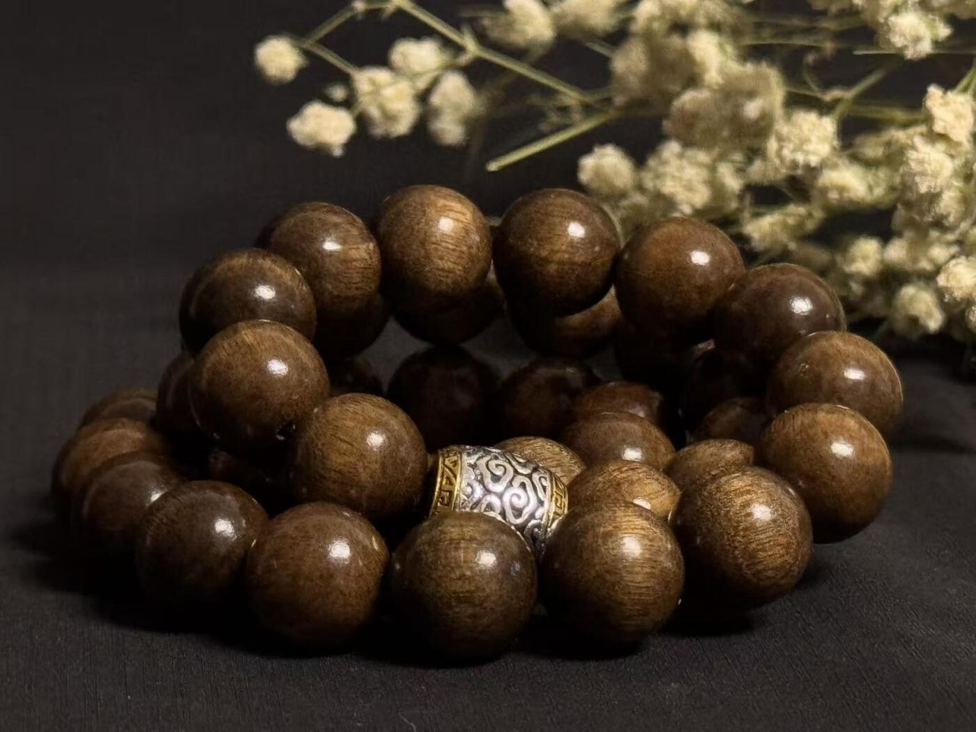 零元拍：本命佛12生肖系列金丝楠手持12MM，不动明王（生肖鸡）金丝果香满满。