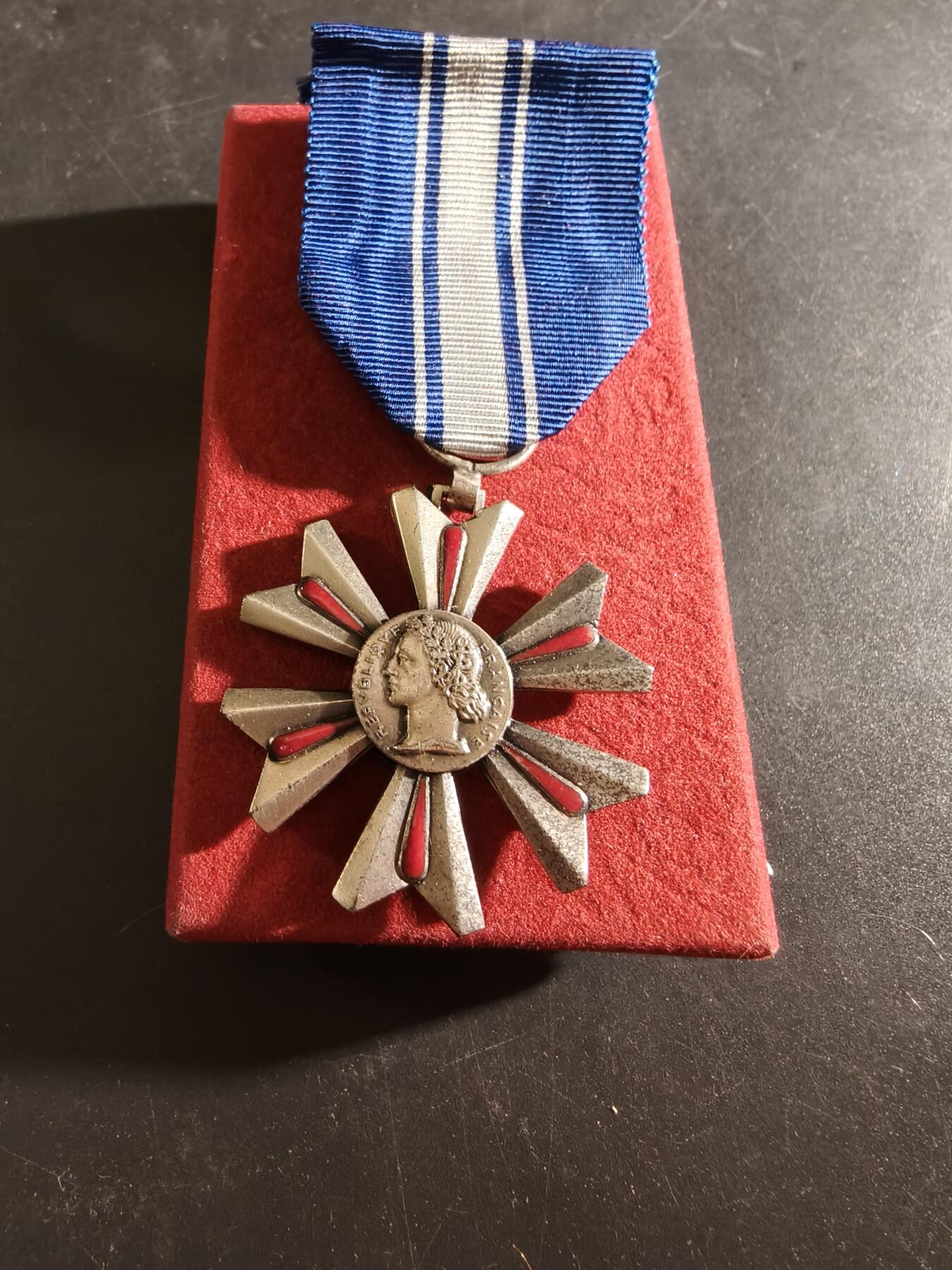 老王徽章第186期 法国骑士级献血功绩勋章    原盒