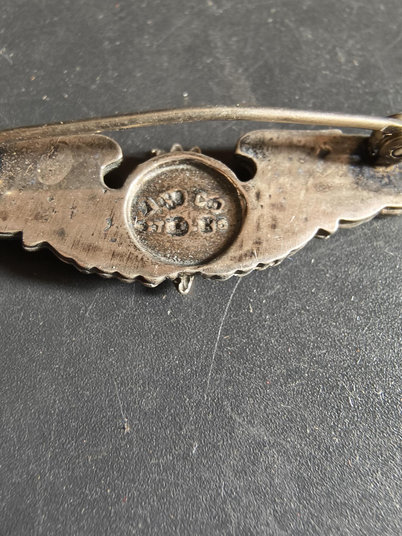 老王徽章第186期 美国二战陆军航空兵轰炸机投弹手技能章    925银   2英寸   A.E.C.O.Utica厂标     8g