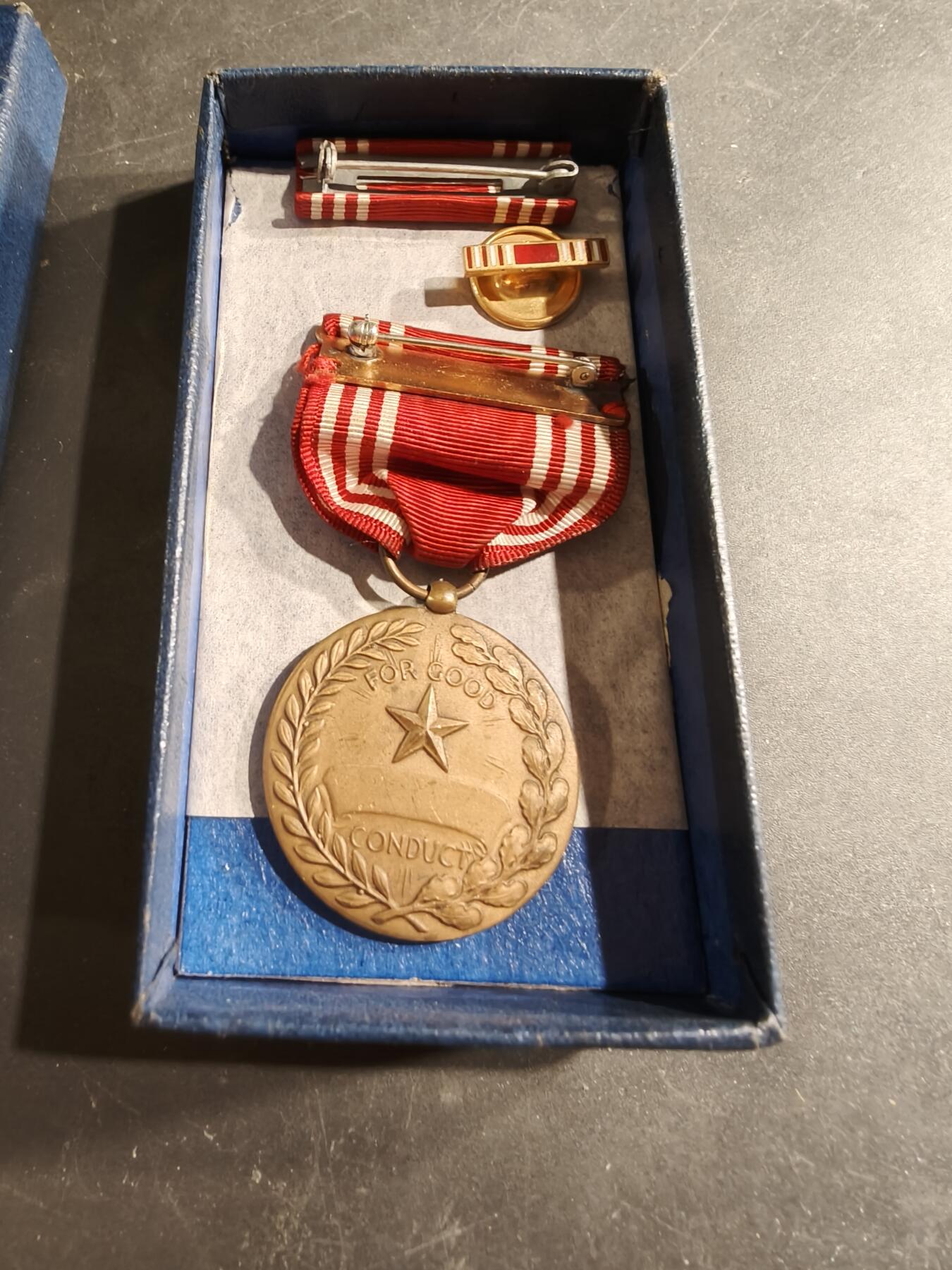 老王徽章第186期 美国二战陆军品德优良奖章   原盒带略