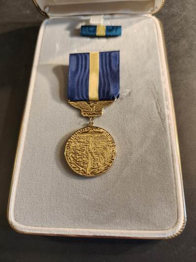 老王徽章第186期 - 美国海军杰出服役勋章 原盒带略  电镀版本   十分少见1917版