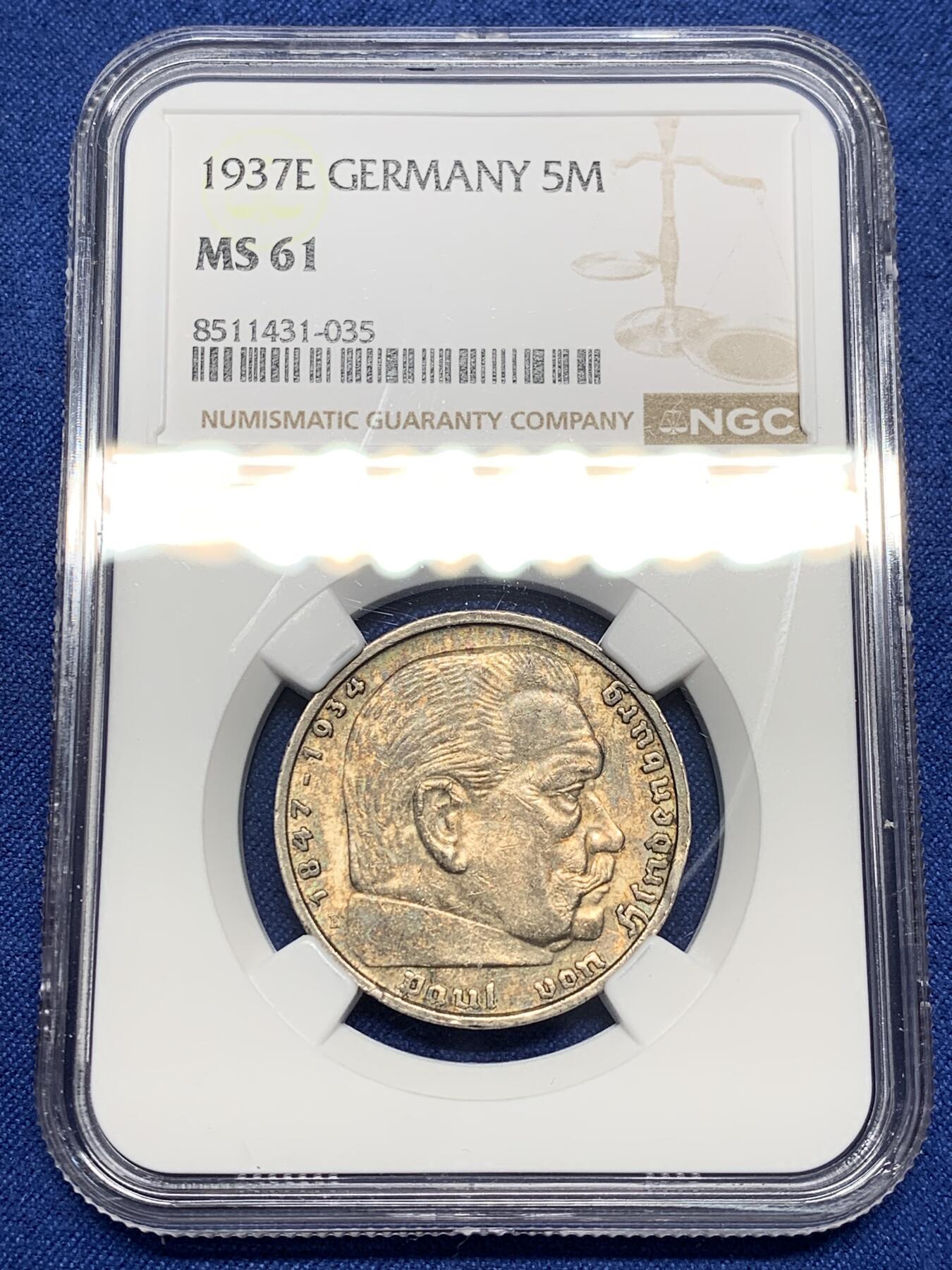 《竞宝斋》第469场 周日，周一 2场连拍 （全场包邮）欢迎送拍 NGC MS61 德国兴登堡1937E带风车5马克银币，热门品种，五彩包浆状态好，尤其背面包浆极美