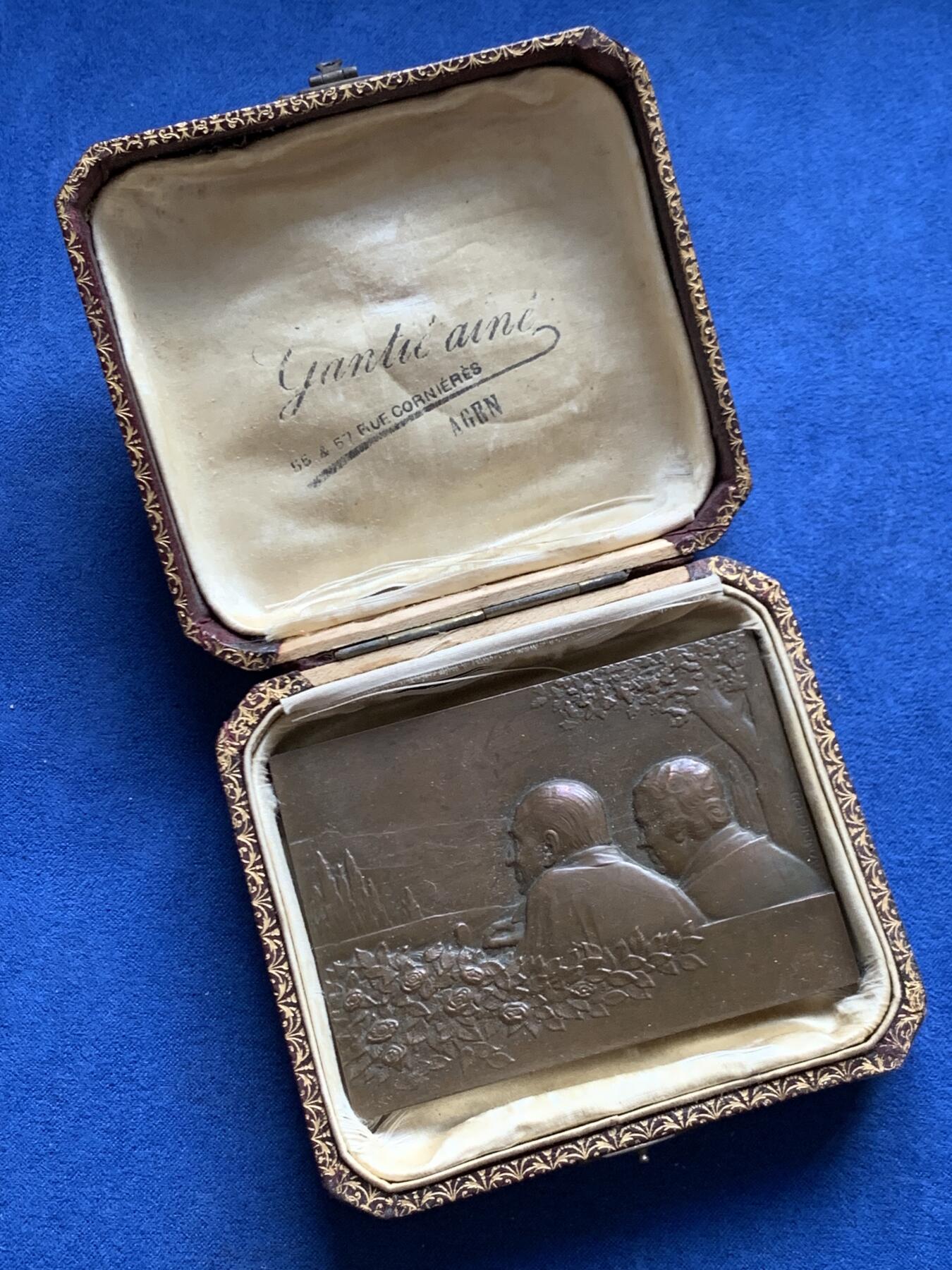 《竞宝斋》第469场 周日，周一 2场连拍 （全场包邮）欢迎送拍 名家名作 法国结婚60周年纪念大铜章 206.7克 57.3*79.7mm 丰饶角铜标边铭 带盒