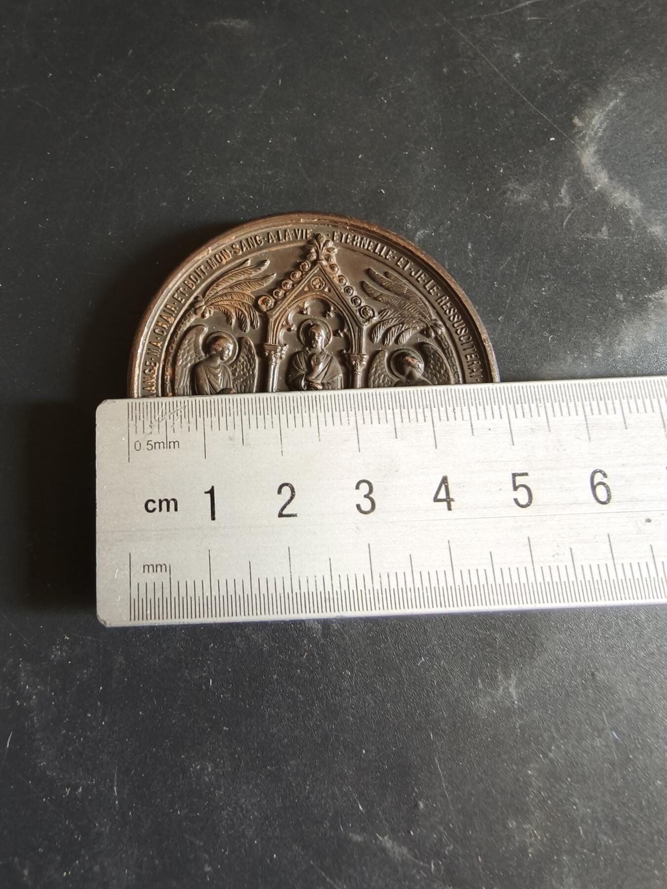 老王徽章第186期 法国天主教会1870年首次圣餐仪式大铜章    高浮雕     直径50mm    重量59.4g