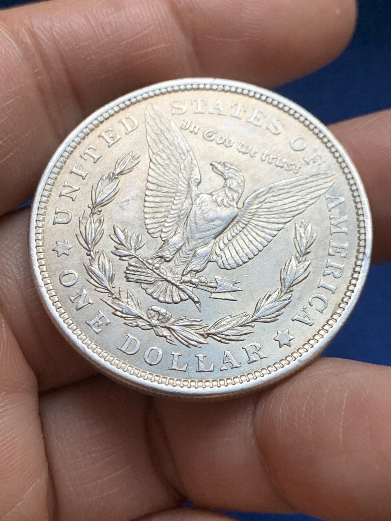 《竞宝斋》第469场 周日，周一 2场连拍 （全场包邮）欢迎送拍 美国1921年摩根1美元银币，转光强烈