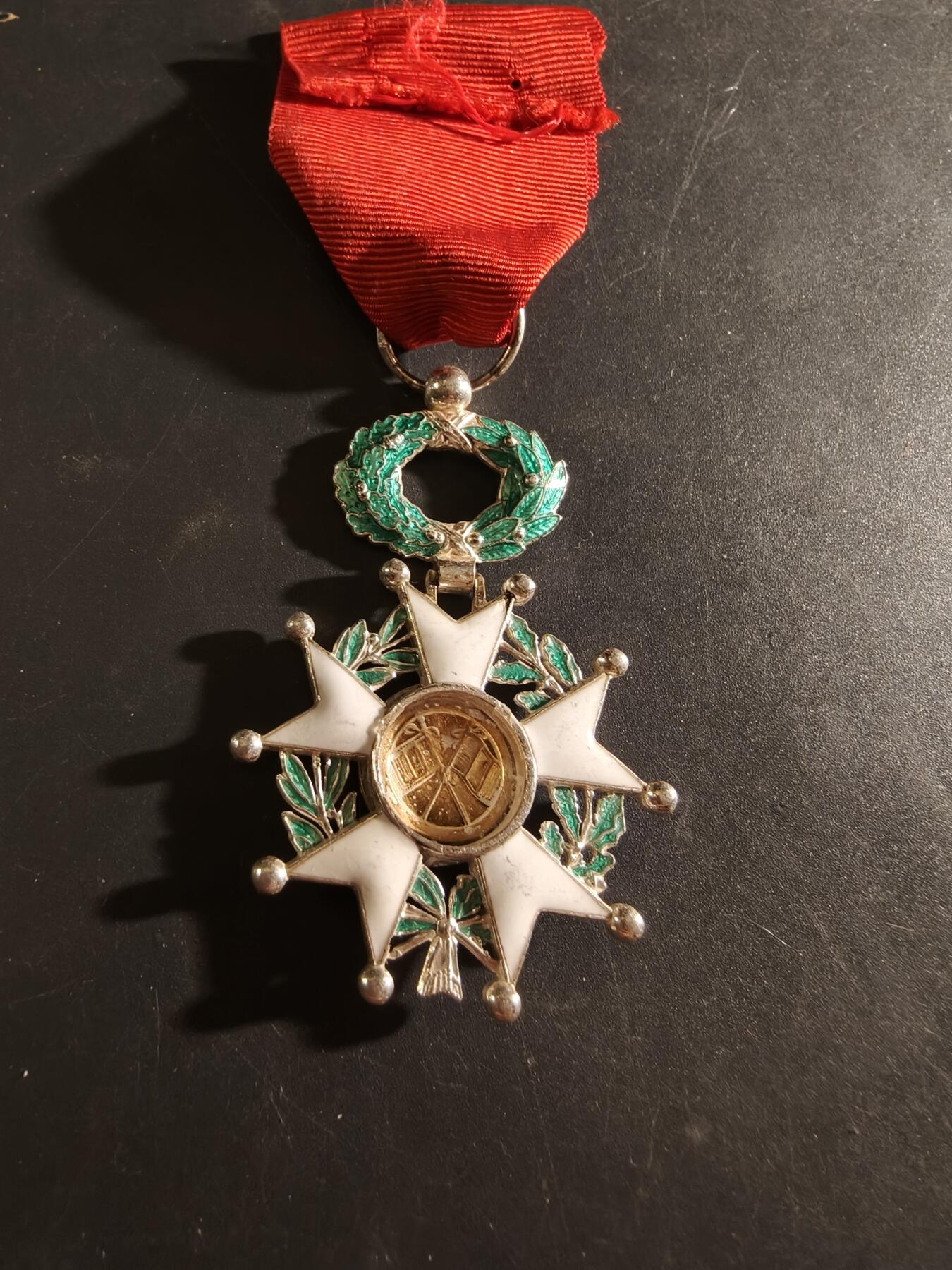 老王徽章第186期 法国骑士级荣誉军团勋章    五共早期版本   950银质珐琅   原盒   缺少正面芯片      24.3g