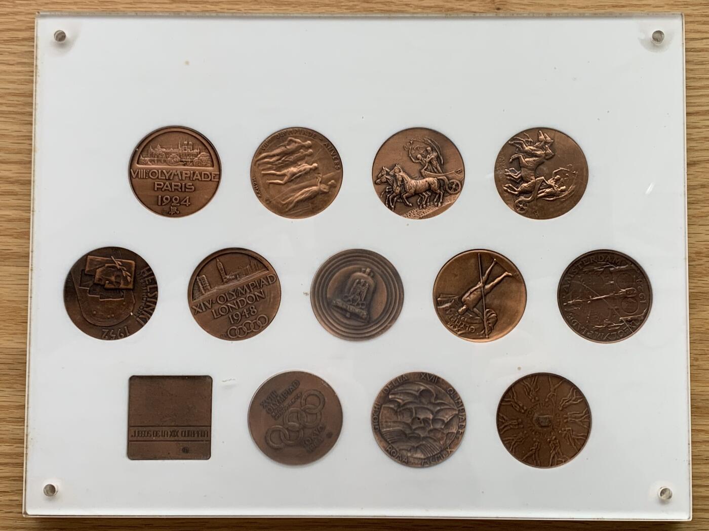 《竞宝斋》第469场 周日，周一 2场连拍 （全场包邮）欢迎送拍 日本复刻奥运历史纪念铜章 40mm*13枚