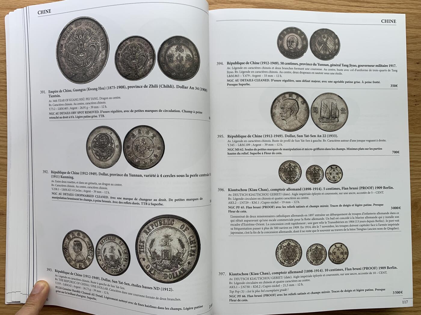 《竞宝斋》第469场 周日，周一 2场连拍 （全场包邮）欢迎送拍 MDC 世界币章拍卖目录 大开本 内图精美 有很多见不到的珍惜币章 重达2.6公斤 包邮 编号17