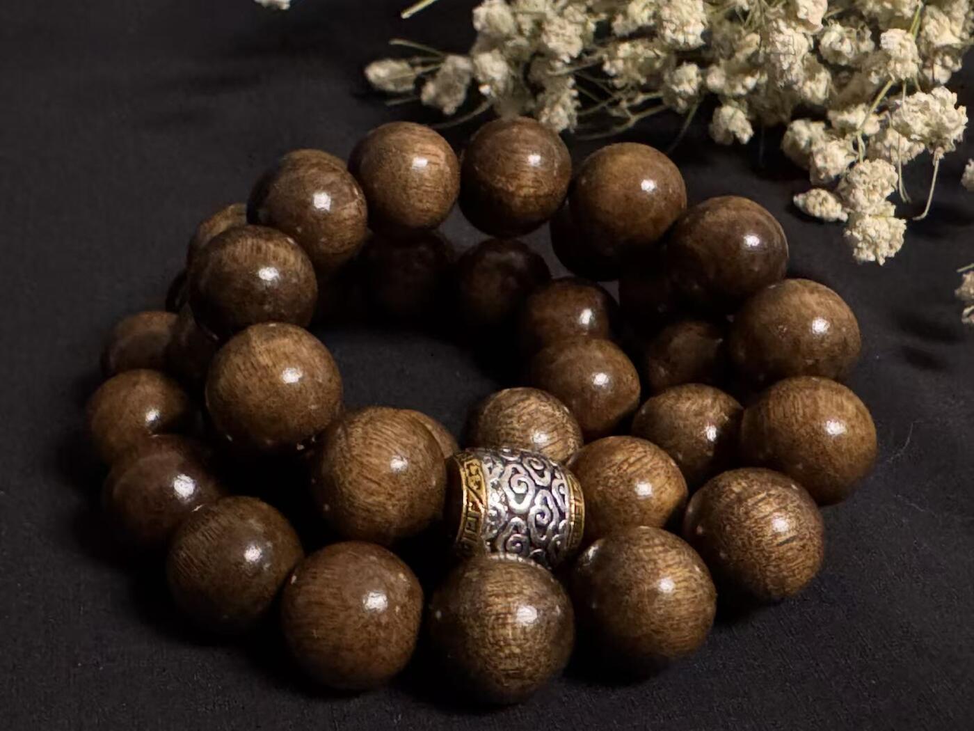 零元拍：本命佛12生肖系列金丝楠手持12MM，不动明王（生肖鸡）金丝果香满满。