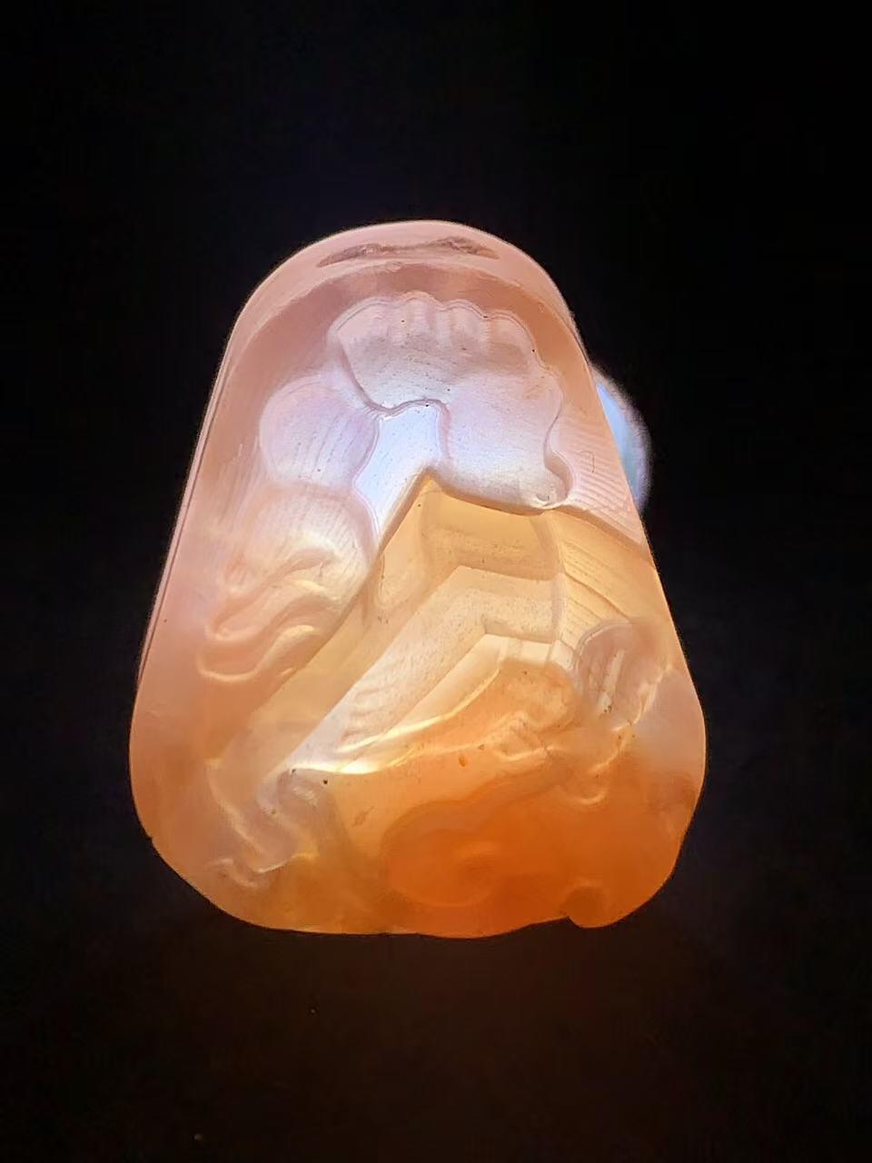 川料红白千层纹南红玛瑙雕刻雄鸡吊坠一个