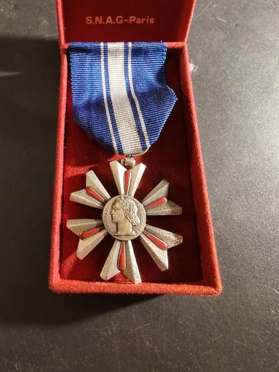 老王徽章第186期 - 法国骑士级献血功绩勋章    原盒