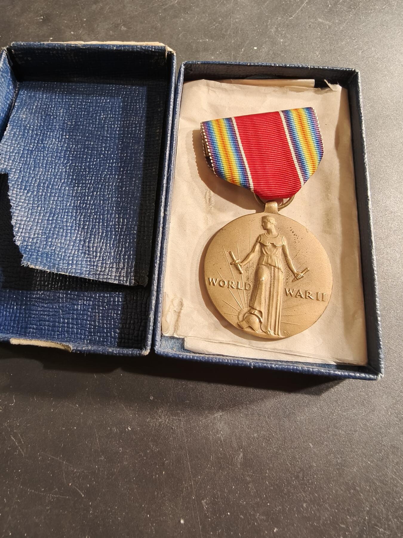老王徽章第186期 美国二战胜利奖章   原盒带油纸