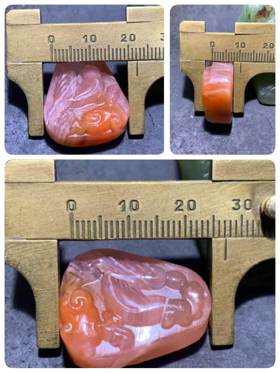 川料红白千层纹南红玛瑙雕刻雄鸡吊坠一个