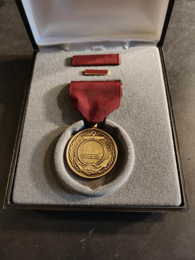 老王徽章第186期 - 美国海军品德优良奖章 原盒带略和珐琅略 少见全套