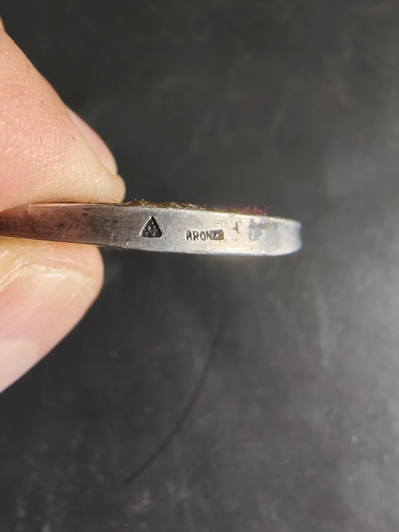 老王徽章第186期 法国洛什农业竞赛镀银大铜章    正面为高卢人形象    直径45mm    重量45g