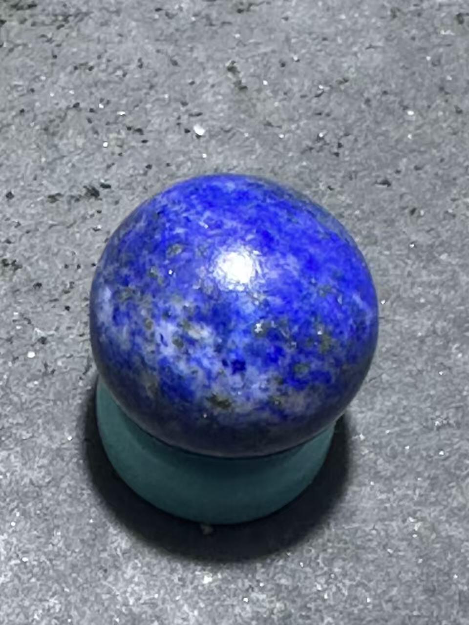 精美阿富汗老矿青金石圆珠一个！