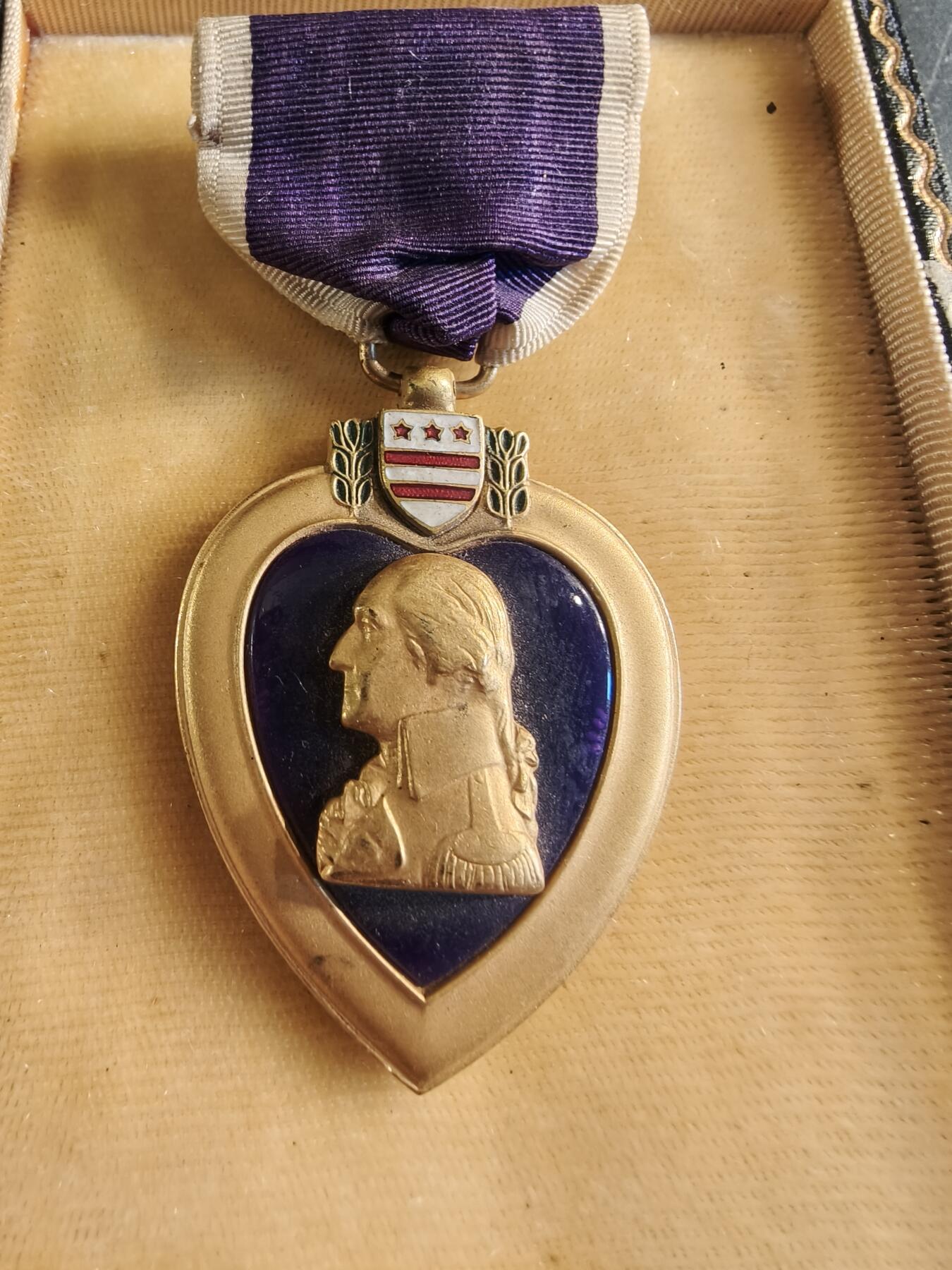 老王徽章第186期 美国紫心勋章 原盒带略和珐琅略 少见全套   二战时期版本