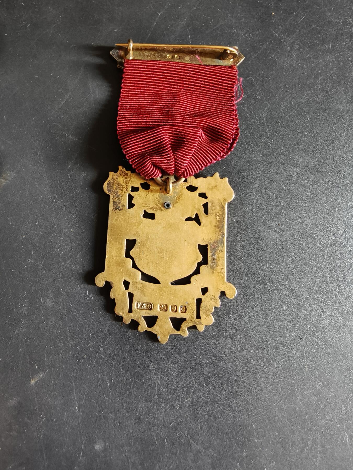 老王徽章第186期 英国皇家共济会慈善协会导师奖章    925银镀金珐琅    上挂银镀金    19g 