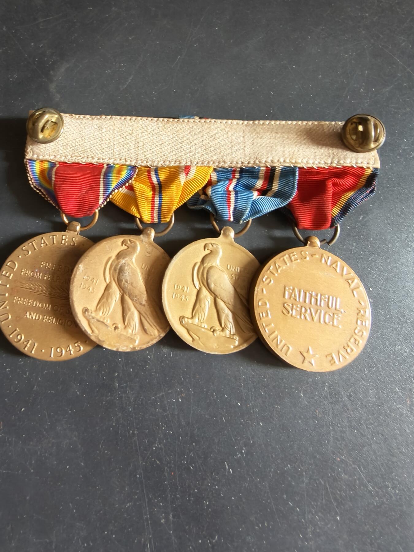 老王徽章第186期 美国海军预备役二战4联排     二战胜利、美洲战区服役、亚太对日作战、海军预备役忠诚服役