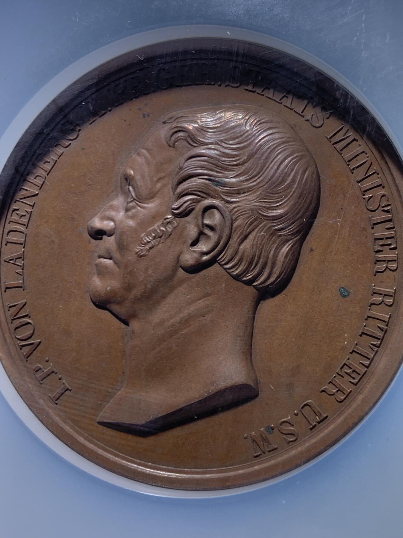 《竞宝斋》第469场 周日，周一 2场连拍 （全场包邮）欢迎送拍 NGC MS63BN 普鲁士1839枢密院大臣冯.兰登伯格纪念铜章 加大加厚盒