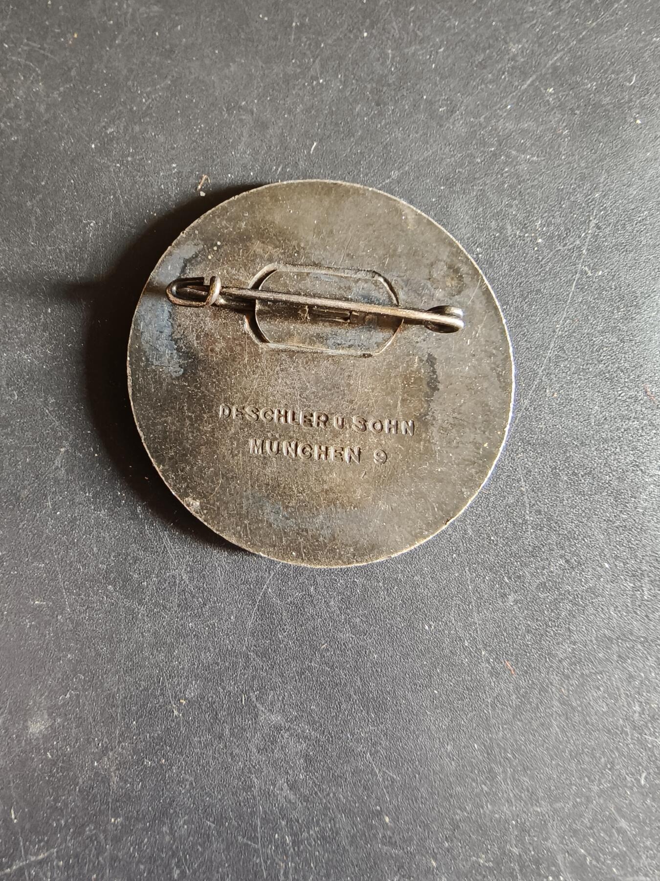 老王徽章第186期 德三1938年戈斯拉尔”血与土”(德三的农业政策与种族政策)证章