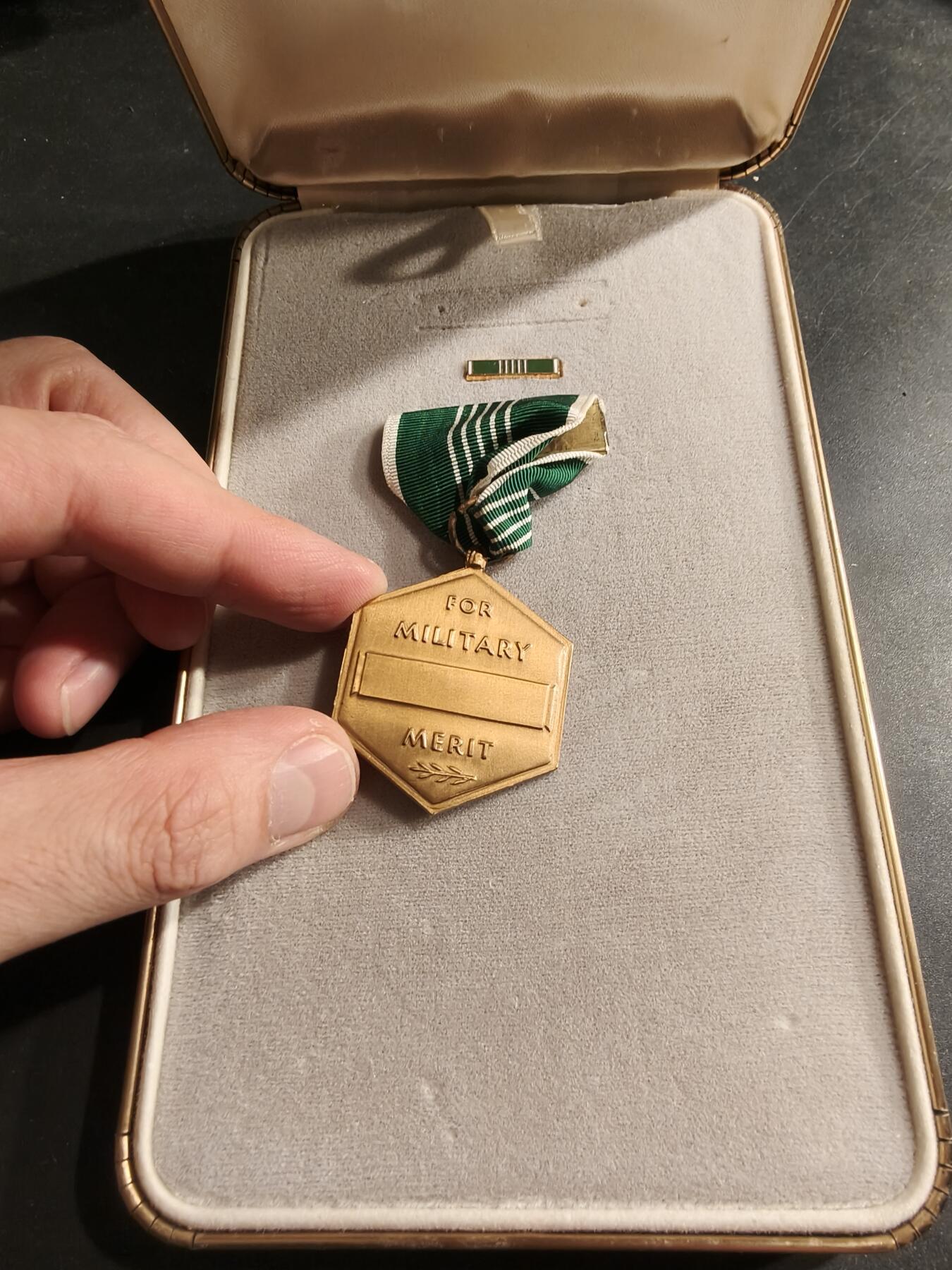 老王徽章第186期 美国陆军军事功绩奖章 原盒带略和珐琅略 少见全套   