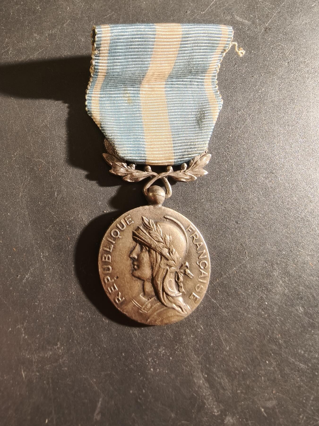 老王徽章第186期 法国殖民奖章   少见单面版