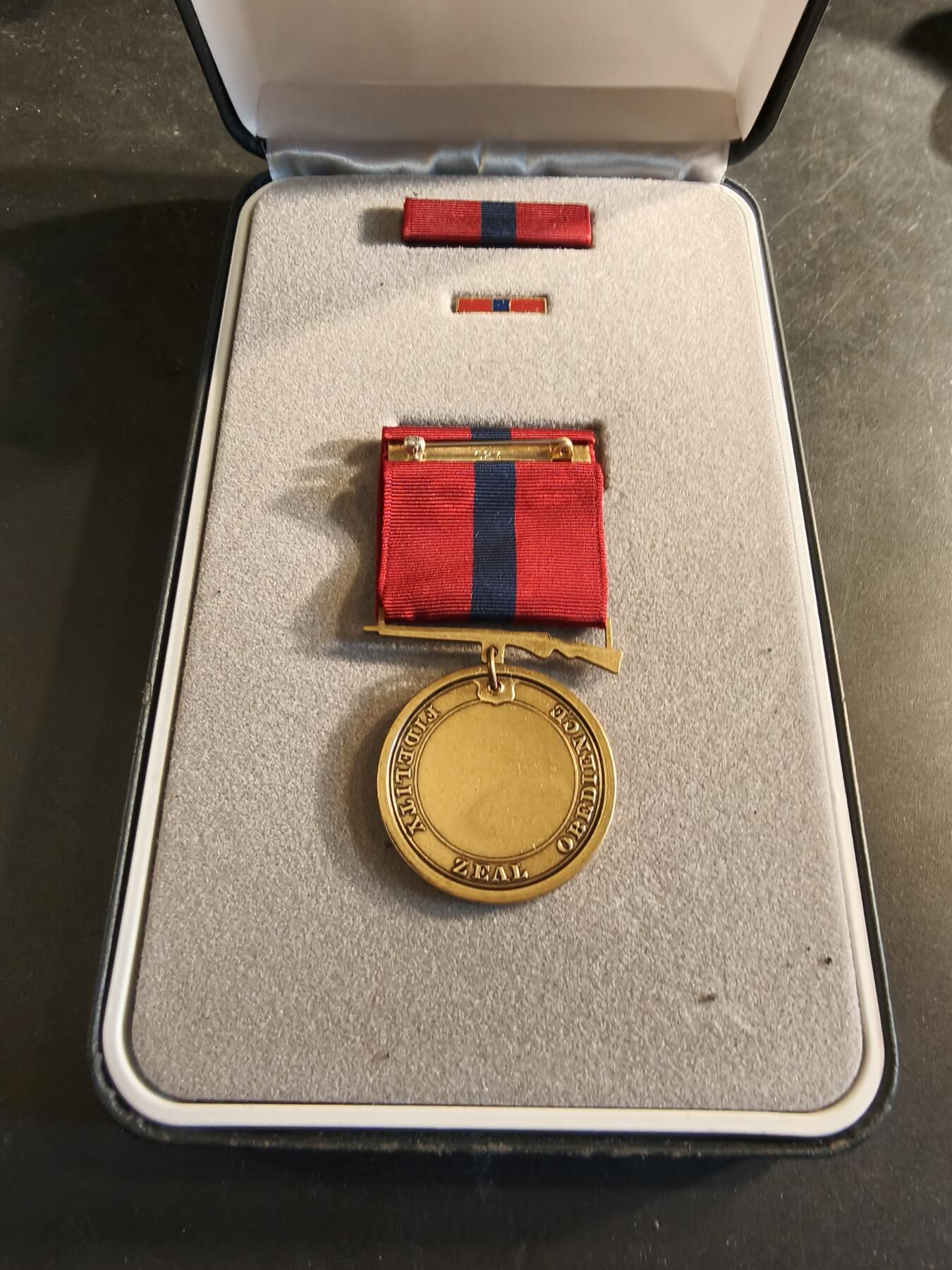 老王徽章第186期 美国海军陆战队品德优良奖章 原盒带略和珐琅略 少见全套