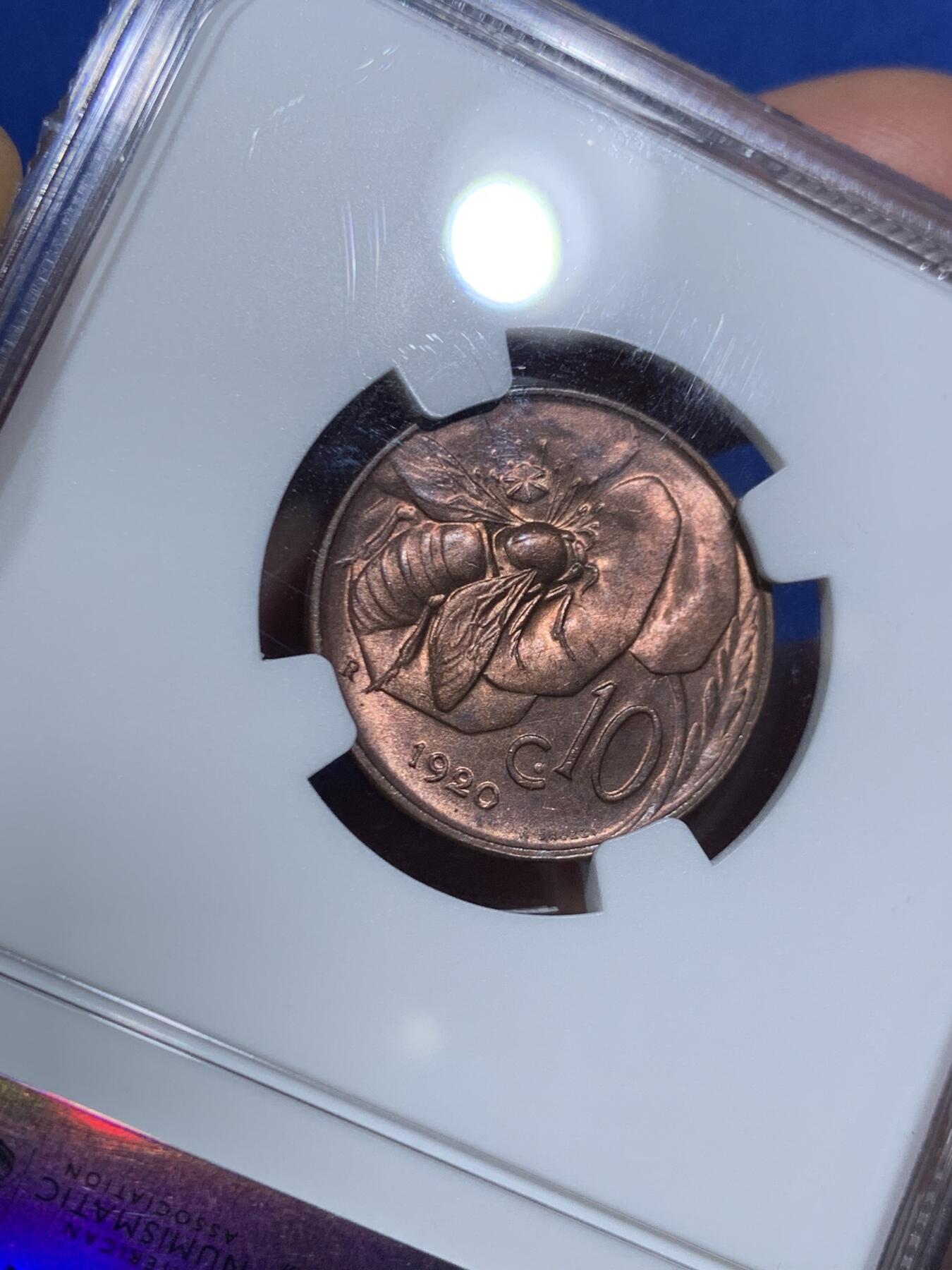 《竞宝斋》第469场 周日，周一 2场连拍 （全场包邮）欢迎送拍 NGC MS64RB 意大利1920年小蜜蜂10分，古典主义风格代表作品，极美的设计，原铜光不容易