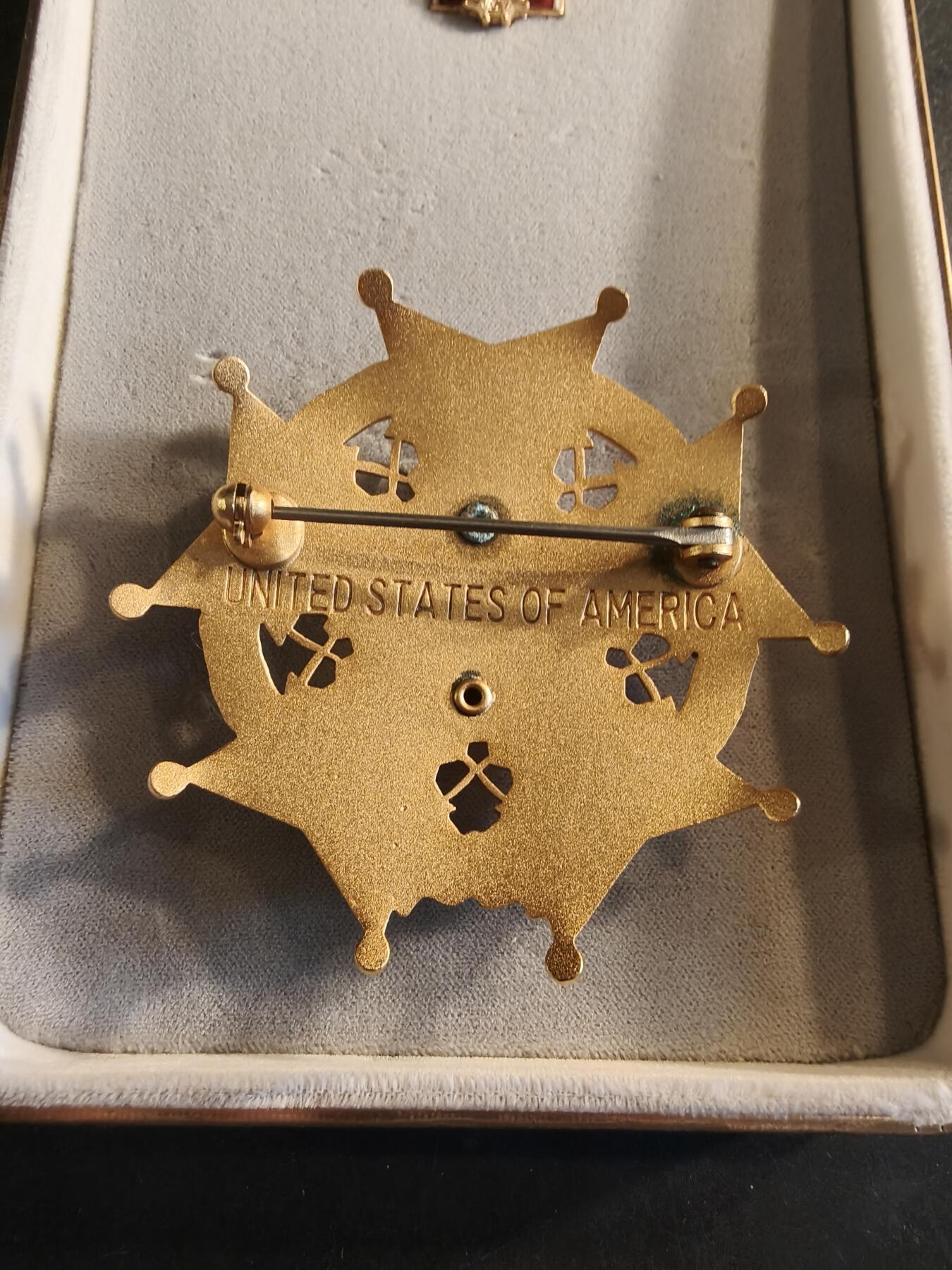 老王徽章第186期 美国司令官级功绩军团勋章 原盒带略和珐琅略 少见全套