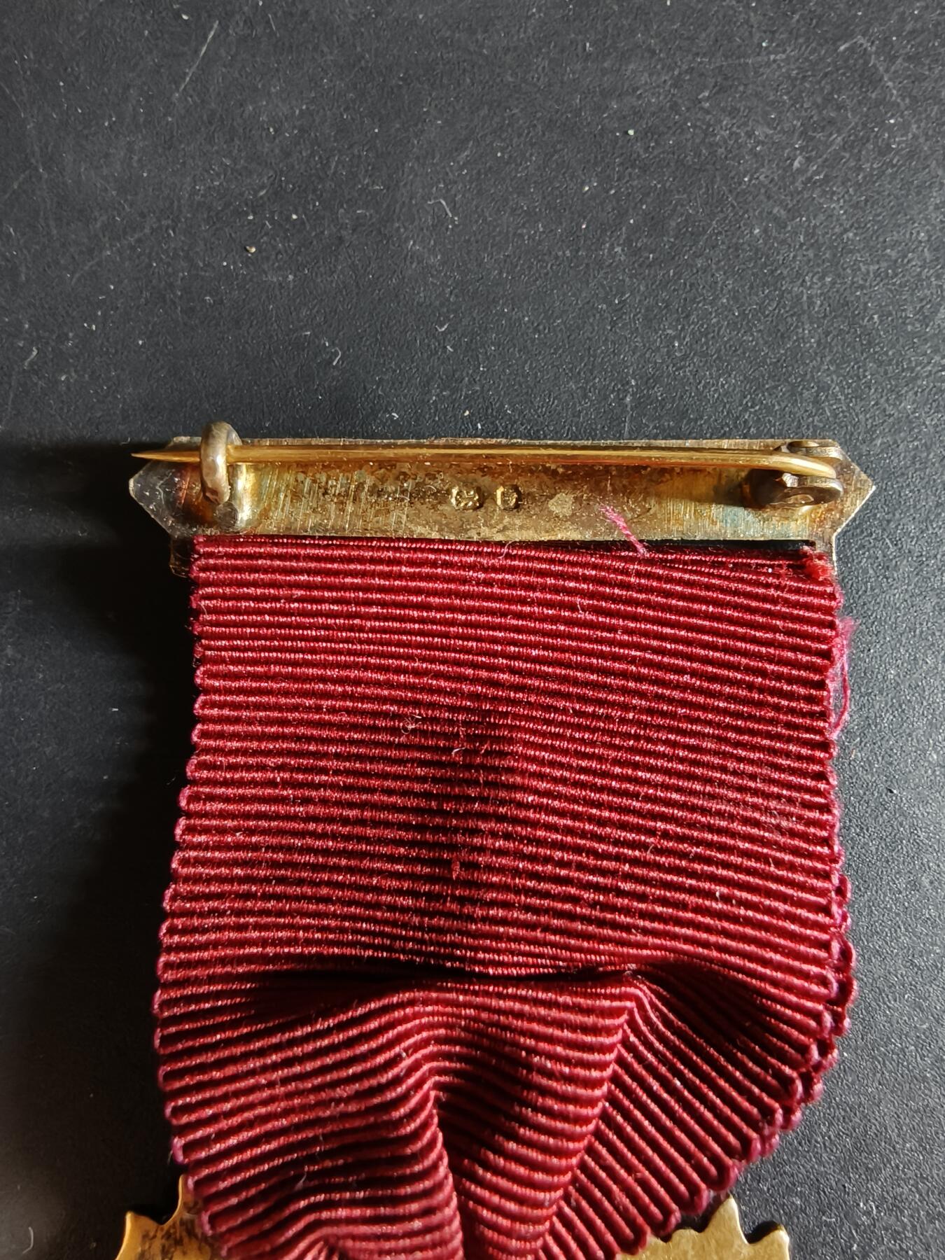 老王徽章第186期 英国皇家共济会慈善协会导师奖章    925银镀金珐琅    上挂银镀金    19g 