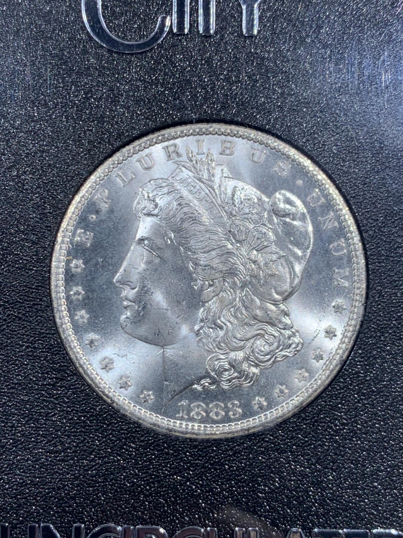 《竞宝斋》第469场 周日，周一 2场连拍 （全场包邮）欢迎送拍 NGC MS65 美国 1883 CC 摩根 稀有卡森厂 GSA绝版大封装 高分难得 车轮转光