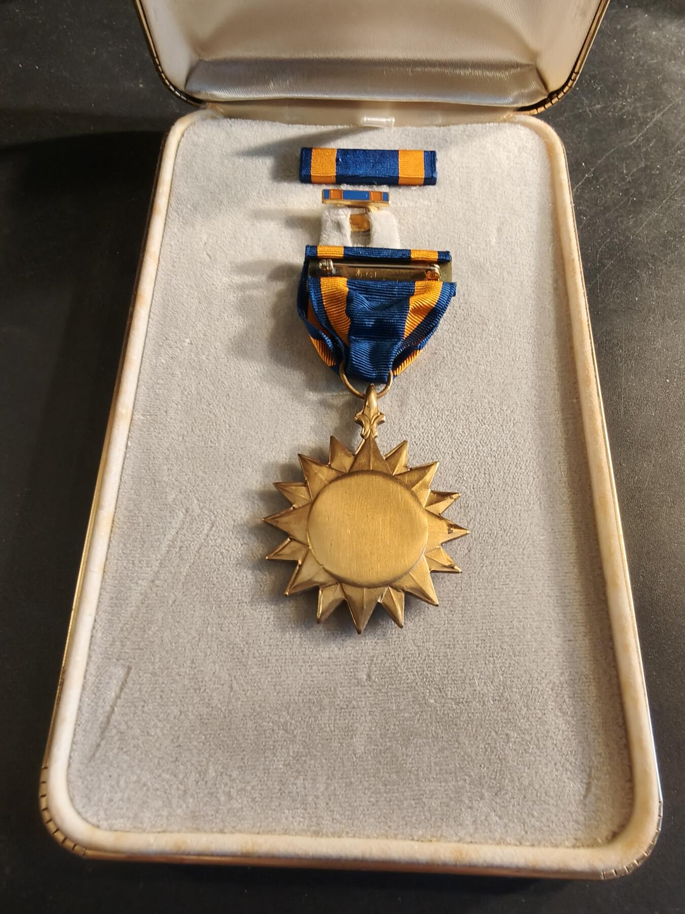 老王徽章第186期 美国空中奖章 原盒带略和珐琅略 少见全套