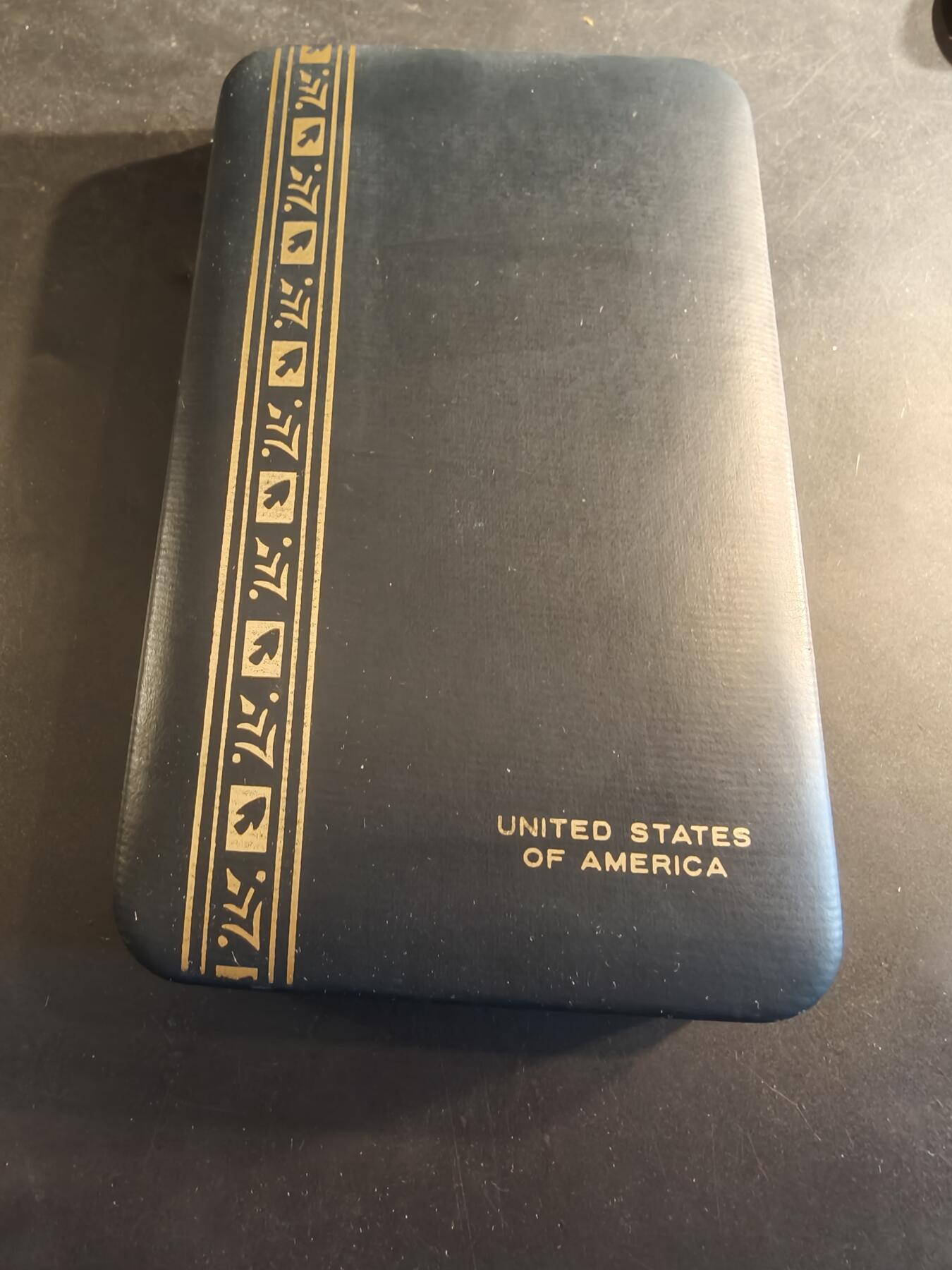 老王徽章第186期 美国国防部杰出服务奖章    原盒带略和珐琅略   少见全套